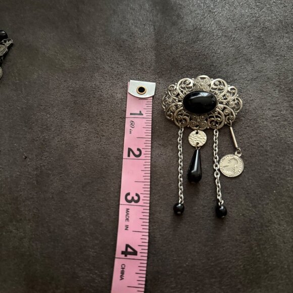 Vintage Gothic Black Cameo Brooch Pin With Dangling Chains & Charms - Picture 4 of 4